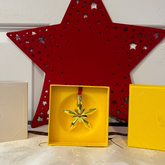 Swarovski Macy's Exclusive 2023  Holiday Aurora Borealis Ornament Swarovski - Picture 5 of 6